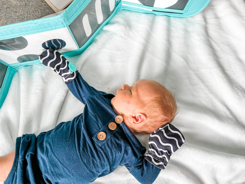 baby with standing card holder that holds the contrast cards